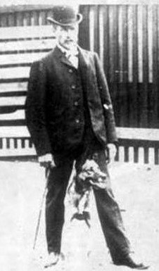 Louis Opdebeeck bersama Cora I